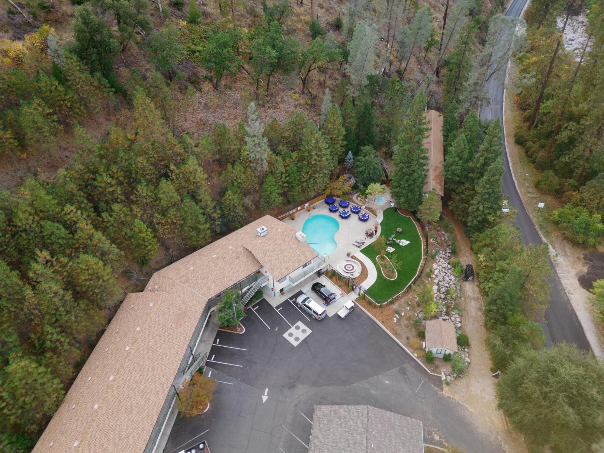 Cedar Lodge Ел Портал Екстериор снимка